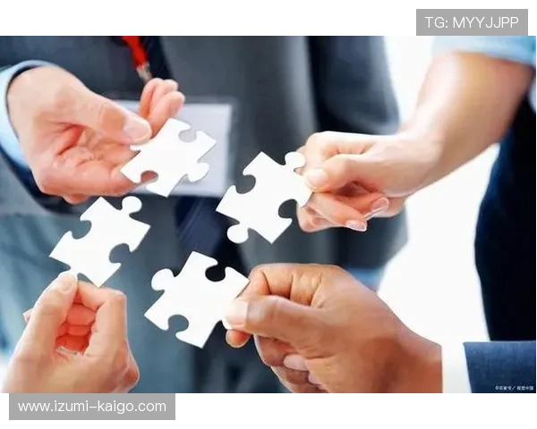 皇冠新二管理端集团在提升团队协作与沟通中的作用分析